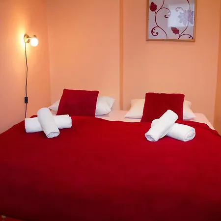 Renomal Aparthotel 3*